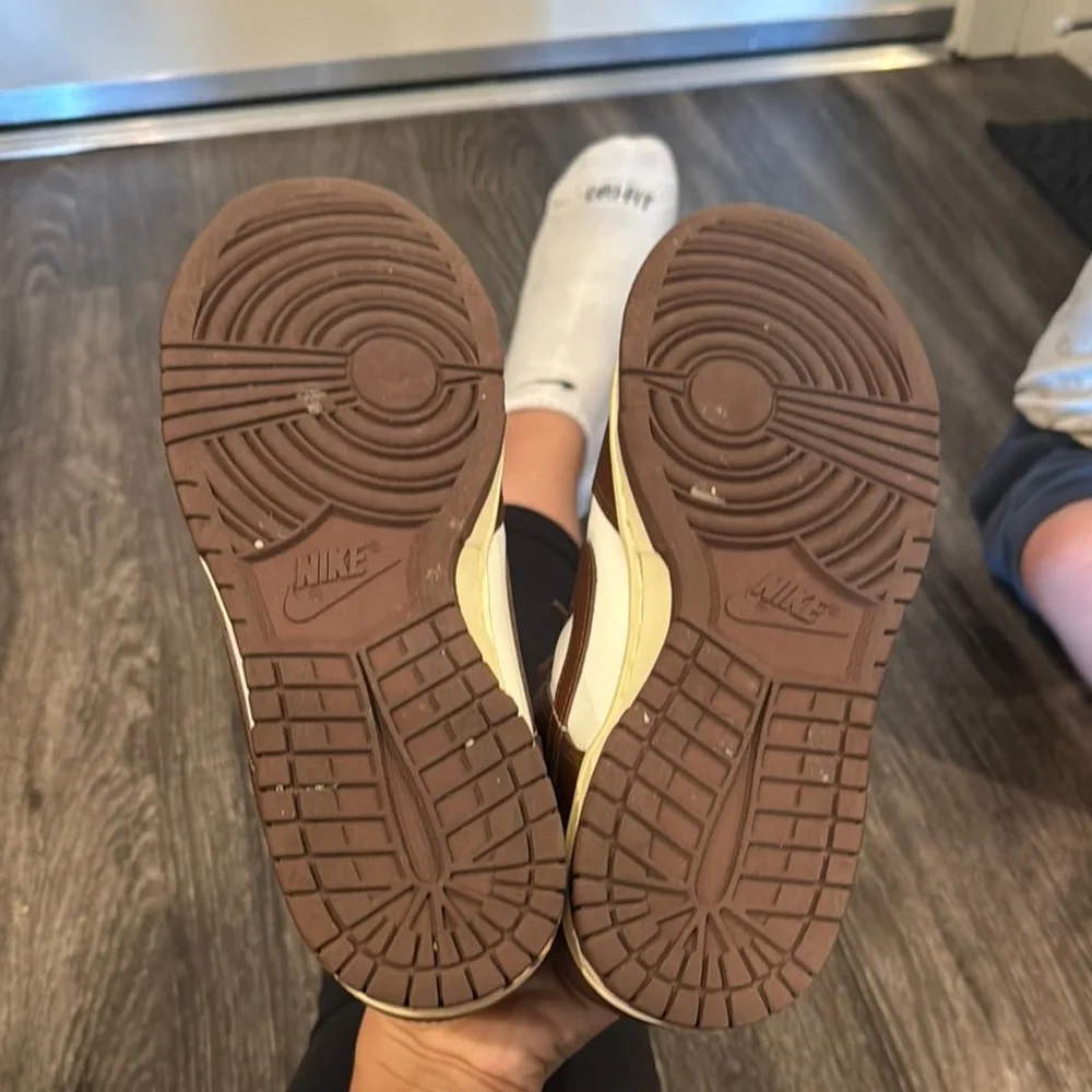 Nike dunk Brown and White Women's Shoes - Picture 6 of 8